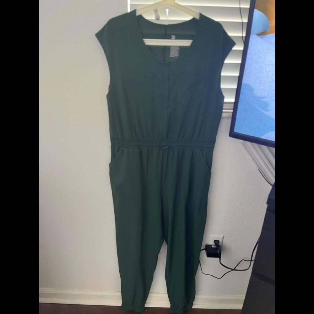 Green short sleeve jumpsuit size L brand new